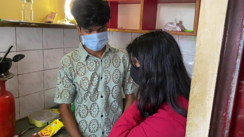 Indian Teen Girl's: Azgın Hintli kadın kocasının arkadaşı tarafından sert sikiliyor
