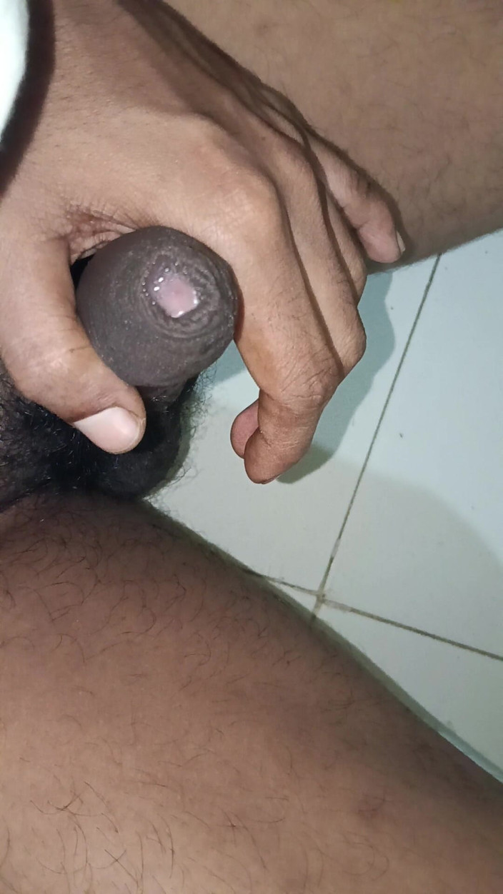 Sexboymanisha941: アジア系ゲイの大きな黒人チンコがオナニーを楽しんでいる