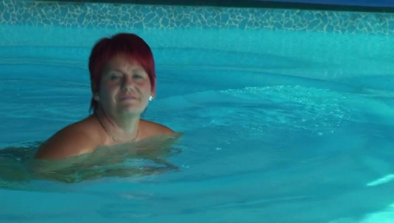 Anna Devot: Annadevot - Masturbating at the pool