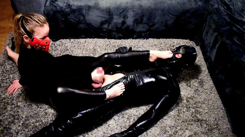 JuicyCoupleSex: Skvělý pegging a honění se šťastným koncem