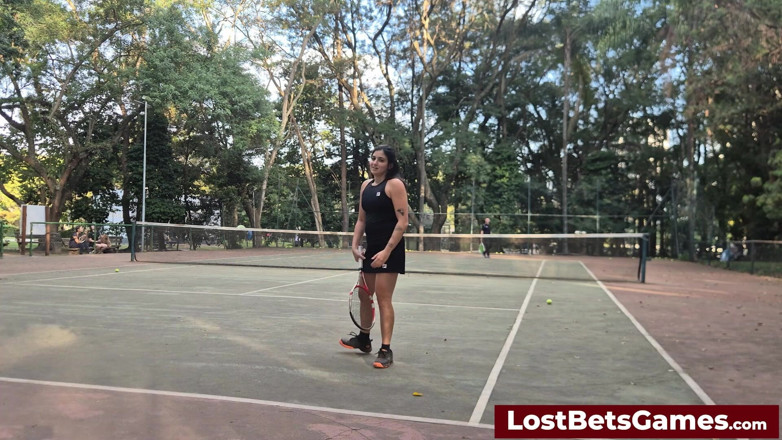 Lost Bets Games: राफेला और इगोर अपनी स्ट्रिप टेनिस मैच बाहर ले रहे हैं