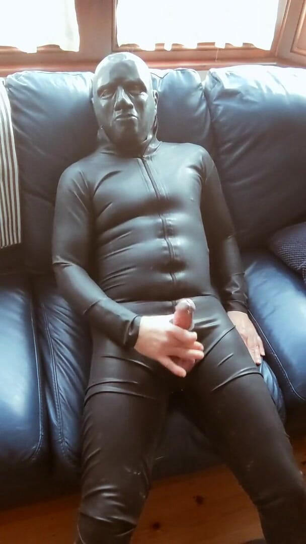 Bellhead: Slow motion rubber fun