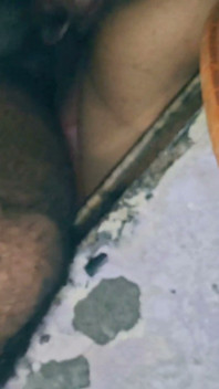 Desi Bhabhi neukt hard en kreunt hard