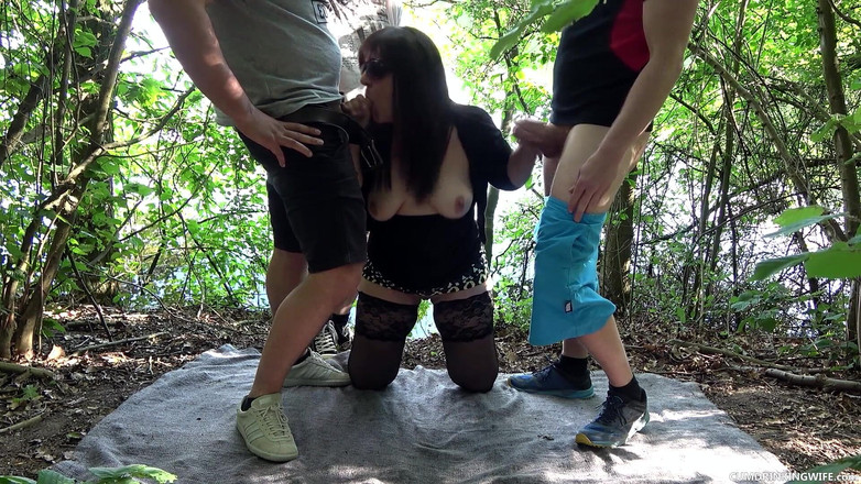 Cumdrinking Wife: Enorme gangbang en el lago - parte final