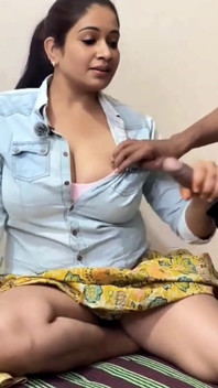 Une demi-sœur indienne se fait baiser par son demi-frère pendant que les parents sont absents