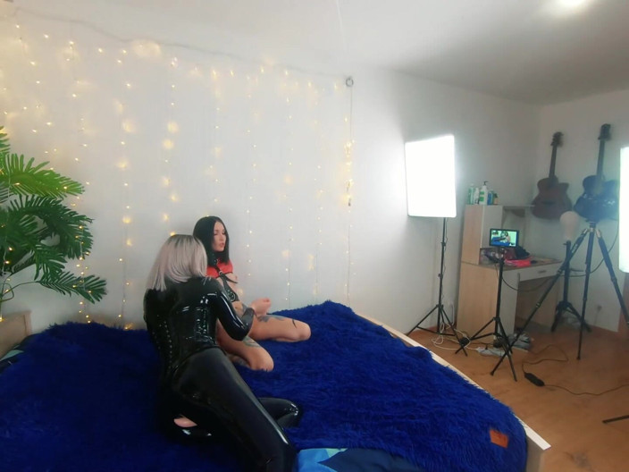 Arya Grander: Belakang pentas awek fetish lesbian cantik melakukan video seks. Femdom...