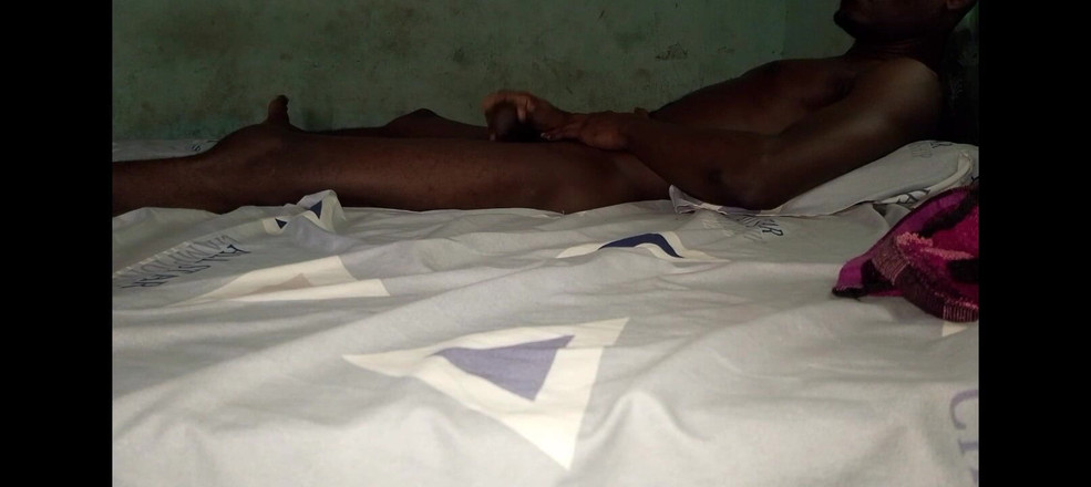 Masturbator emmy: मेरे बिस्तर के साथ प्यार करना