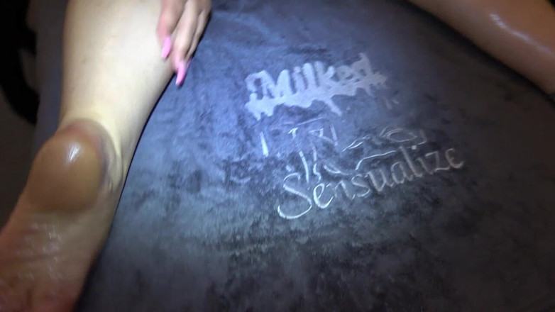 Nicola Hotwife: Nicola gesensualiseerd door Julie &amp; Crystal