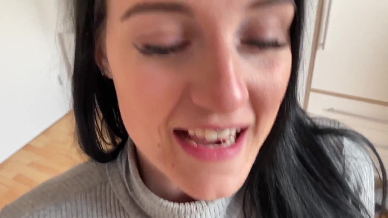 German Fuck Girls: Sexy teen tedesca ottiene il suo primo enorme facciale