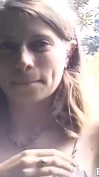 Pretty Natural Girl демонструє свою муфту