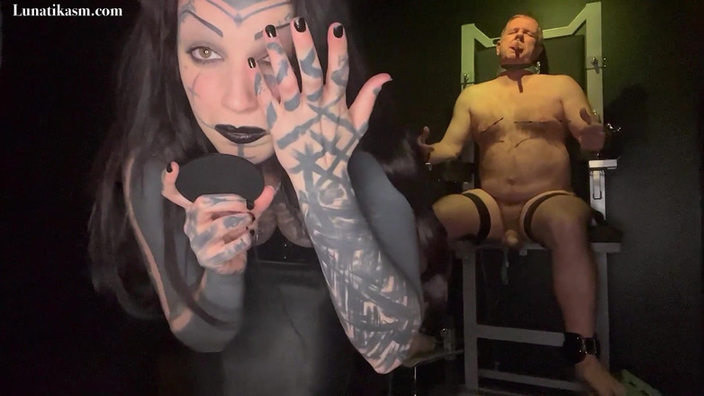 Mistress Lunatika: Vocea mea dulce dă-i stăpâna rănită Lunatika