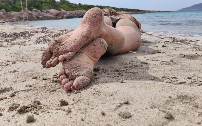 Goddess Lena: Pokryte piaskiem i ponad nim wszystko