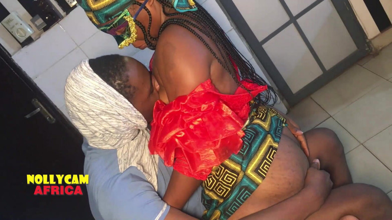 NOLLYCAM AFRICA: Żona Nieghbora jest napalona i chce spróbować mojego penisa