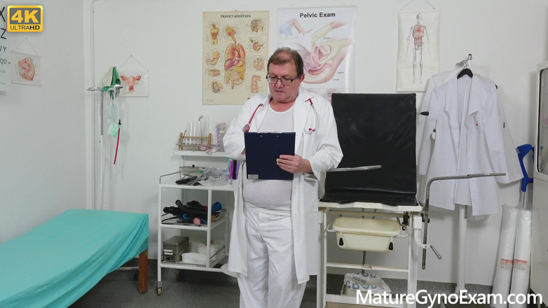 Mature Gyno Exam: Фізичний огляд і пестощі пальцями пизди чеської селянки