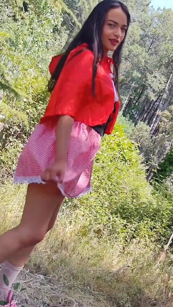 All You Can Fetish: 4K piccola rossa cappuccetto cavalcata in motosega ti stuzzica