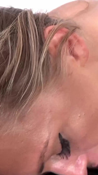 Ivana sugar lecca i suoi succhi di figa pelosa da un grosso cazzo in pov - Immoral POV 4k