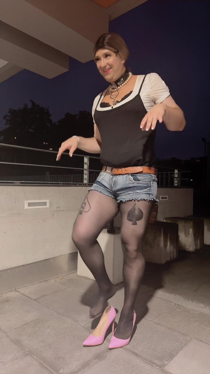 SissyDaniella: Sissy draußen muschi und arsch gefickt und dildo gefickt