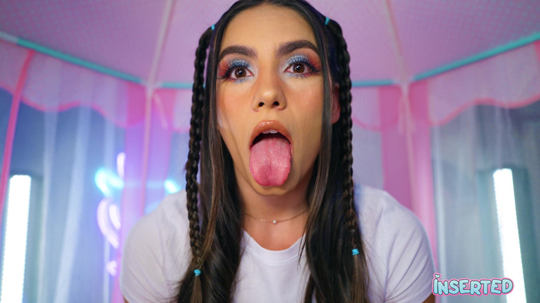 Inserted: Isa Makes Her Pussy Twirl