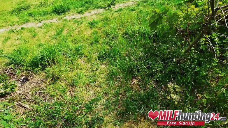 MILF Hunter 24: 공원에서 Priscilla를 못 박는 밀프 사냥꾼! (영어)