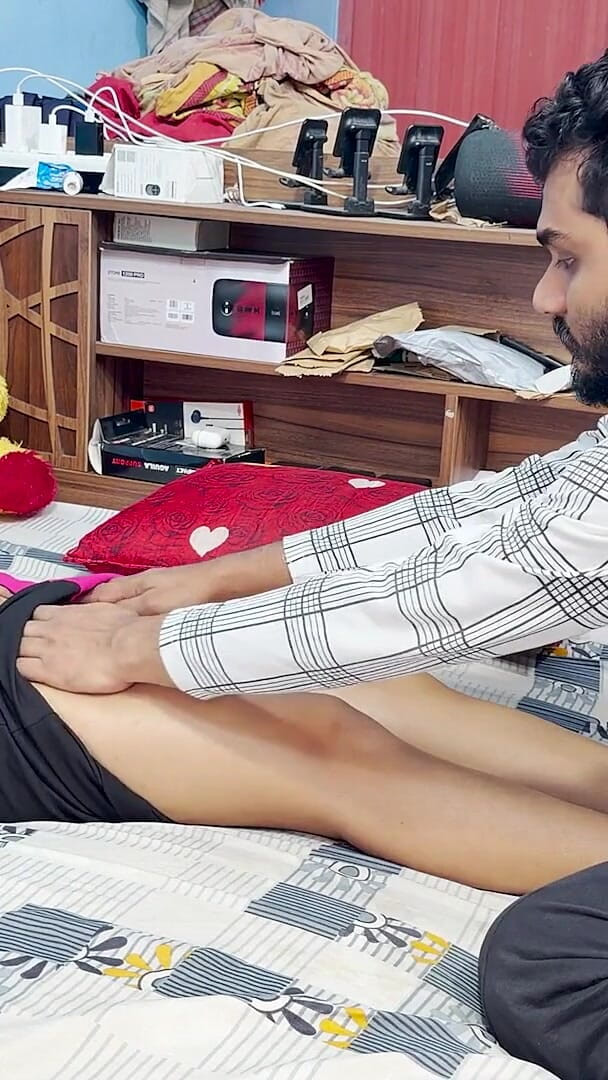 Vaishnavysharunraj: Malayali Boss Girl Feet Massage by Boy Staff