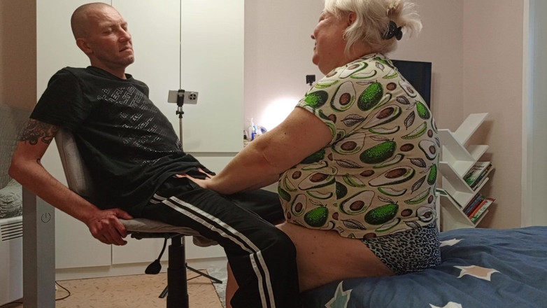 Zona901: En granne ger mig en djup avsugning så att jag...