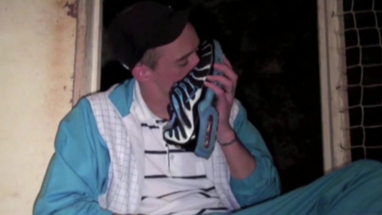 Sneaker Sex Kinky: Sneaker submission in the discreet basement