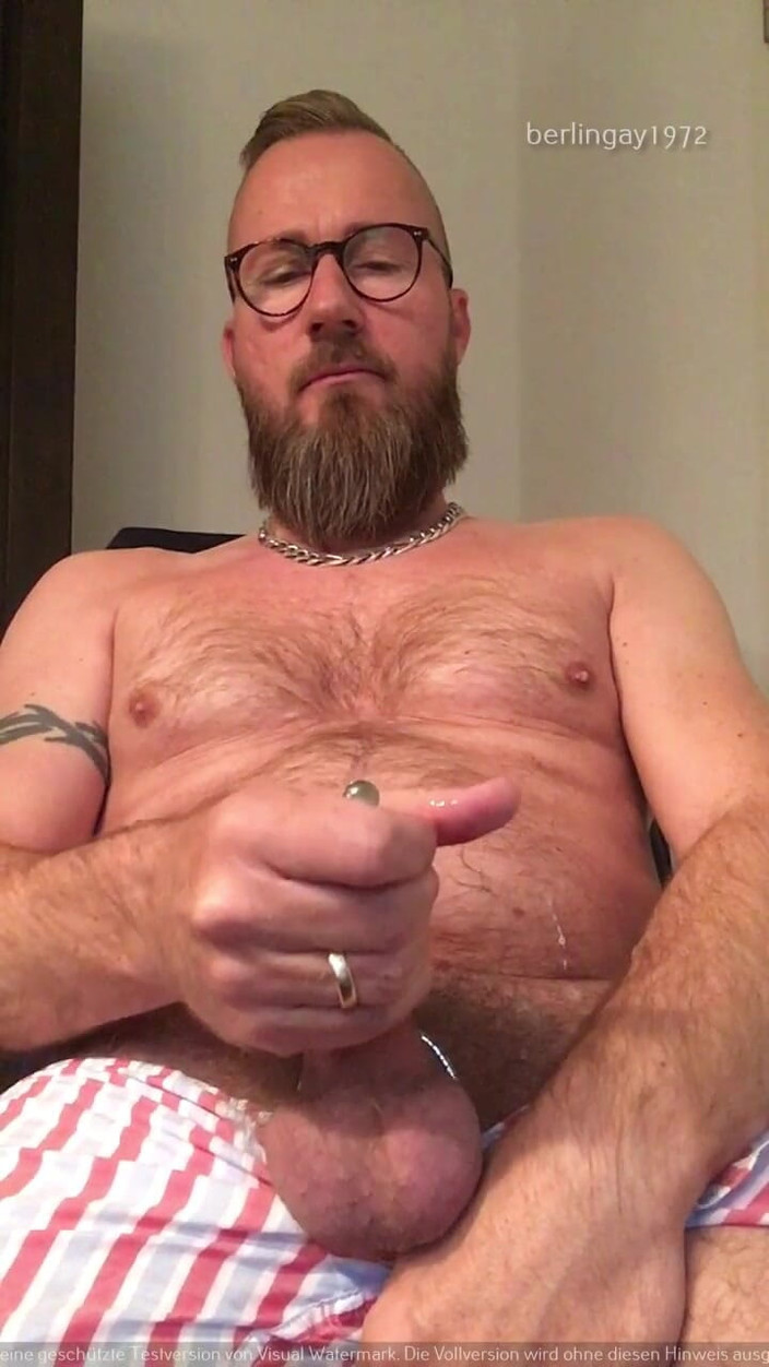 berlingay1972: Ładunek spermy i jęki podczas szarpania mojego owłosionego kutasa Pa