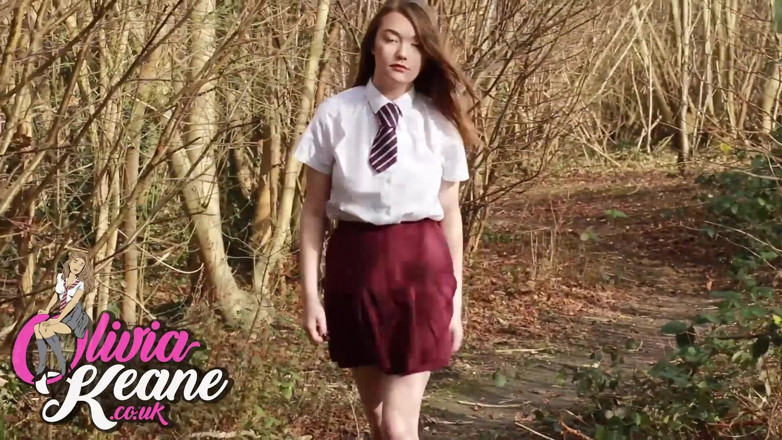 Olivia Keane: 18 Year Old Olivia Keane Pissing in the Woods