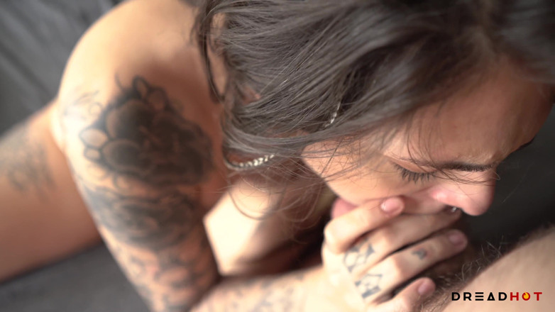 Dread Hot: Pencarian anal dengan dildo kaca dan kontol yang sangat besar
