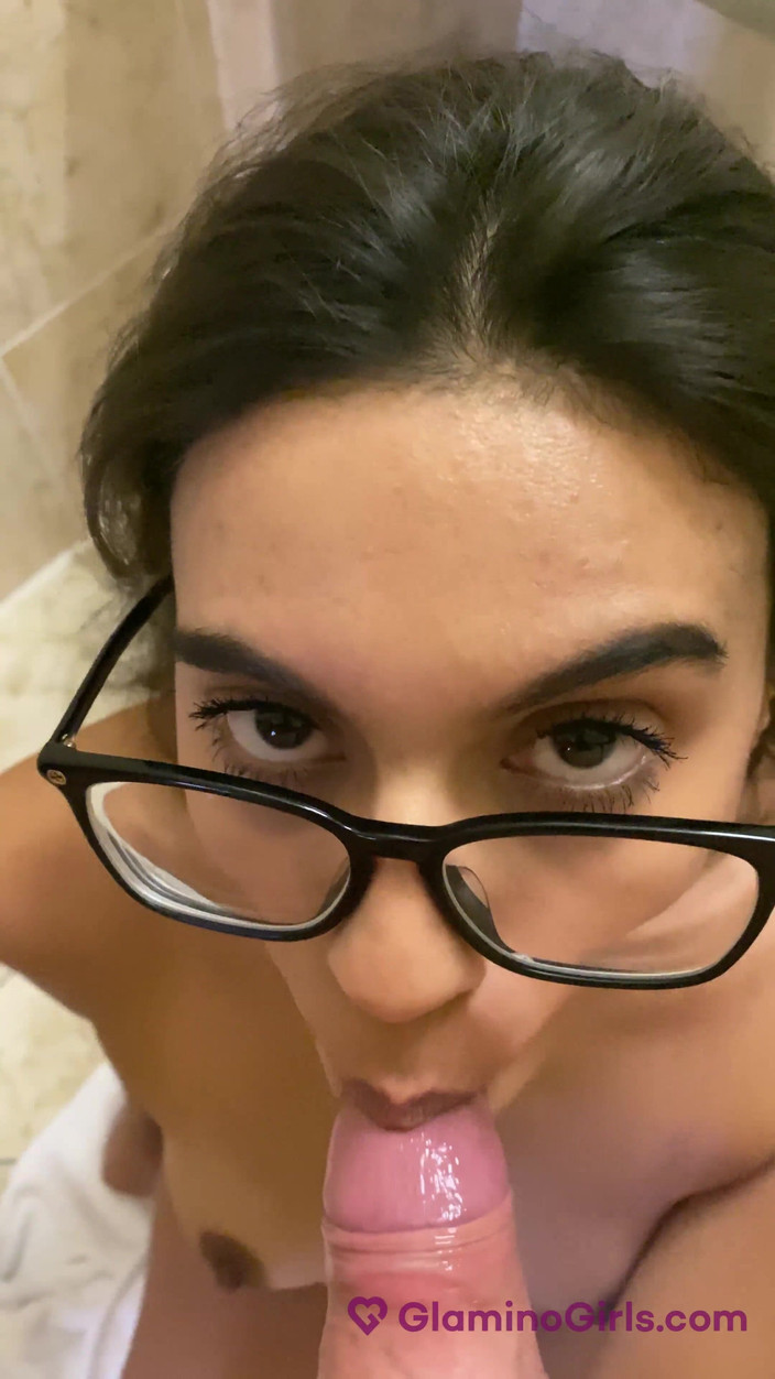 Glamino Girls: Gadis glamino 21 - bagian 5 soyivania telan sperma