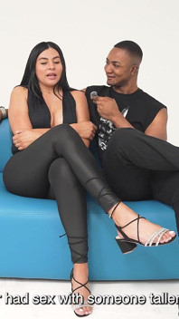BBC cumshot - den heta MILF täcker min kuk i mjölk, och jag knullar henne vilt på uppsättningen tills jag cum i hennes mun