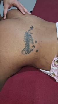 Marido Deixando a Bunda Da Esposa Safada Coberta De Porra