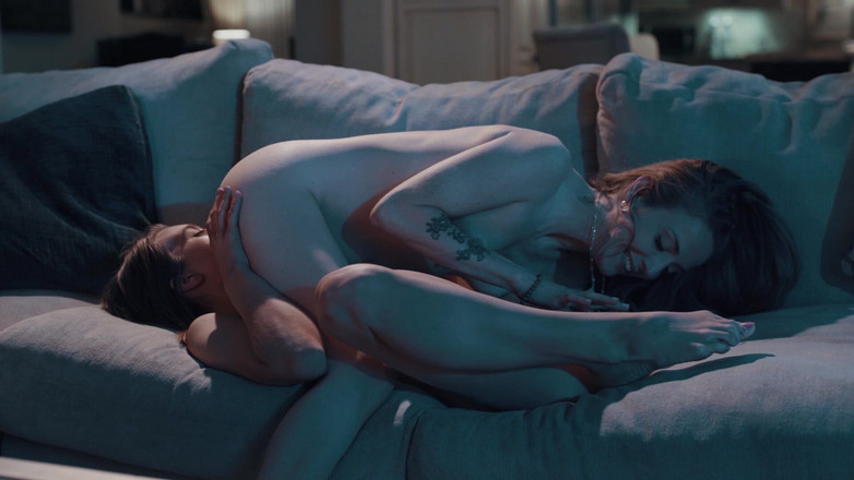 SweetheartVideo: Lezbiyen üvey kız kardeşini yalıyor