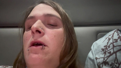 NerdyRegin: Samotny trans trucker jęki i orgazm rozbiórki i tyłek klapsy...