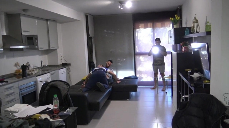Gaybareback: Angel Cruz scopata senza preservativo da Koldo Goran