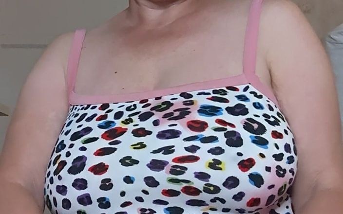 BustyBrendaxx: Stinky Fart Video
