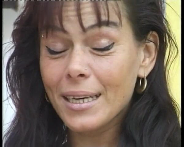 YOUR FIRST PORN: Mama Nadine are ambele găuri deschise astăzi