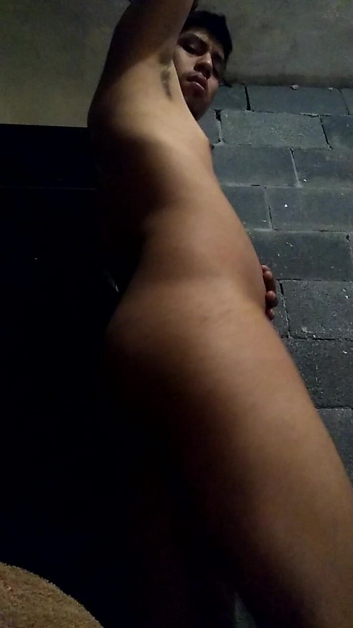 AlexAlejandro13: Door het uit te rekken in het rijke bad, laat...