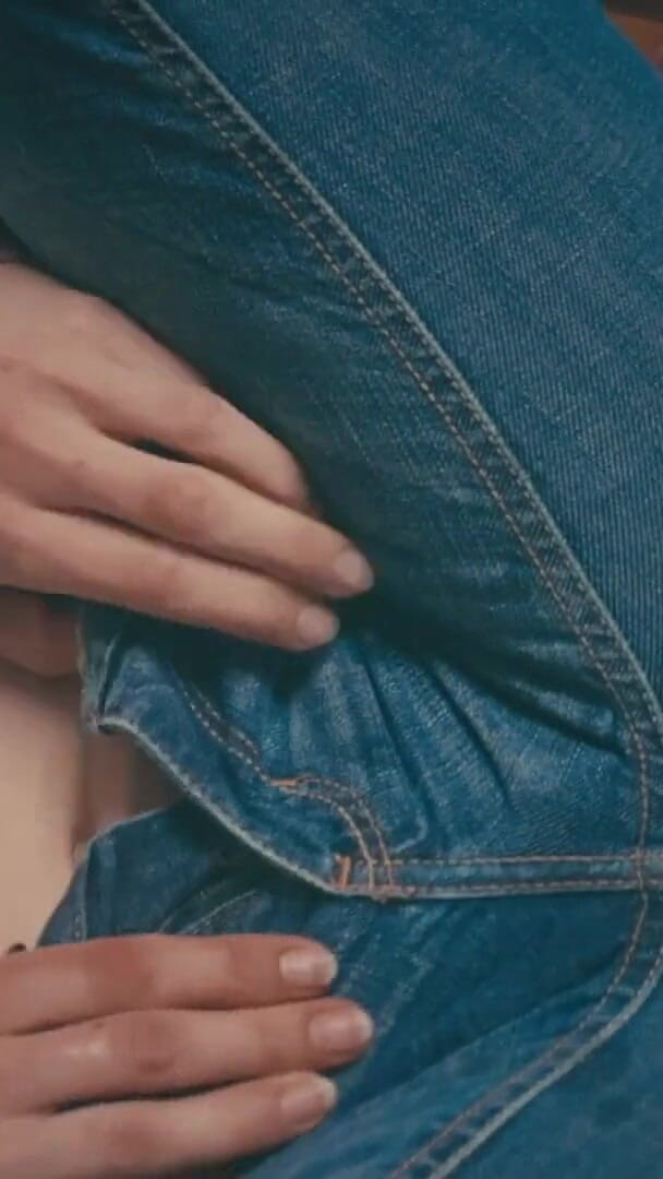 Messy Squirting on Hollister Jeans. Wet Crotch (Lanreta) Messy Squirting on Hollister Jeans. Wet Crotch (Lanreta)