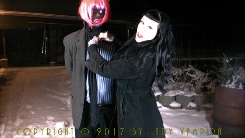 Domina Lady Vampira - SM Studio Femdom Empire: Dominado por Findom Lady Vampira parte 2 - mariquita de hielo