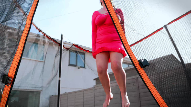 JessieHH: 妈咪蹦床锻炼 sfw 免费 4k