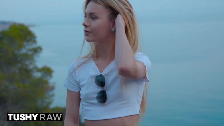 Tushyraw: TUSHYRAW - Blonde college student gets oiled and gaped