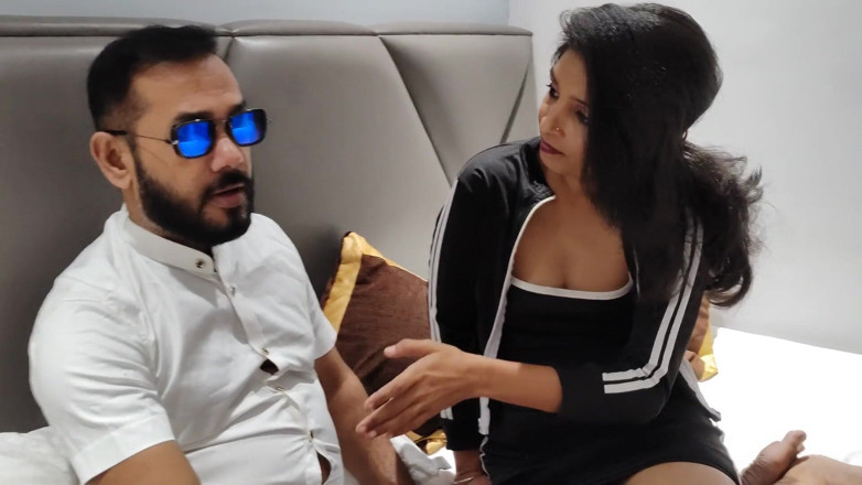 Anjalisingh_sexy: Mężczyzna zadzwonił do swojej sekretarki w swoim pokoju i zerżnął,...