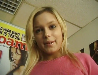 Flash Model Amateurs: Sevimli genç kız ateşli vücudunu gösteriyor