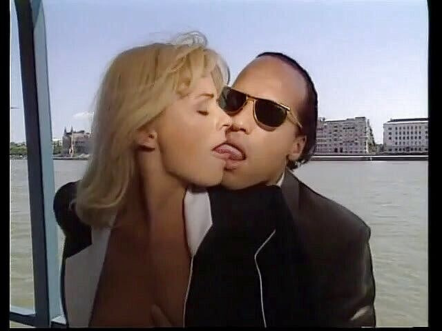 Xtime Network: Sarışın mifl ile açık havada sikişiyor