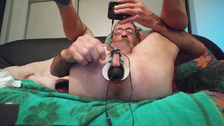 Charlotin: Gay dude uses sex toy