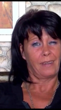 Tante toket besar yang suka bertukar pasangan lagi asik jilat memek lesbian