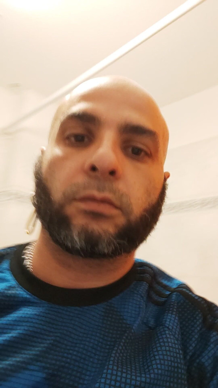 SmokedAlloy2: DJ-bro se pomočí a to ho vzrušuje.