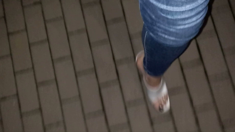 Heelex: Crossdresser z pięknymi stopami w bardzo seksownym klinie na wysokich...