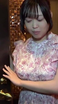 Mantan cewek seksi dengan tubuh mewah ini dientot habis-habisan sama dua pria sampai dicrot di dalam